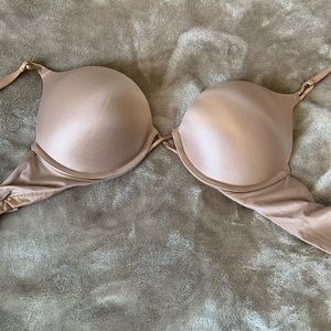 VS Bombshell plunge bra.